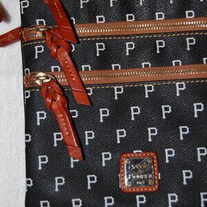 Downey Bourke 1925 Crossbody Purse W/Pittsburg Pirates P Genuine MBA Product